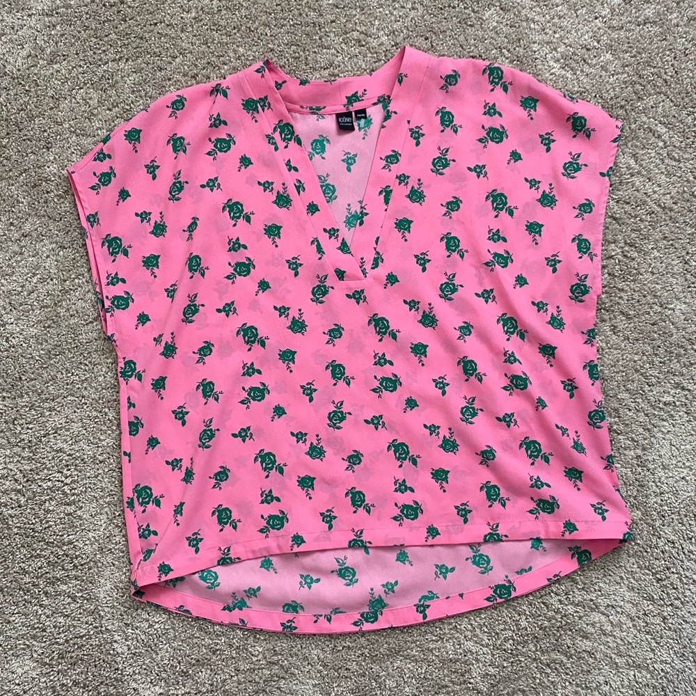 Icone Simons Pink Blouse with Green Roses